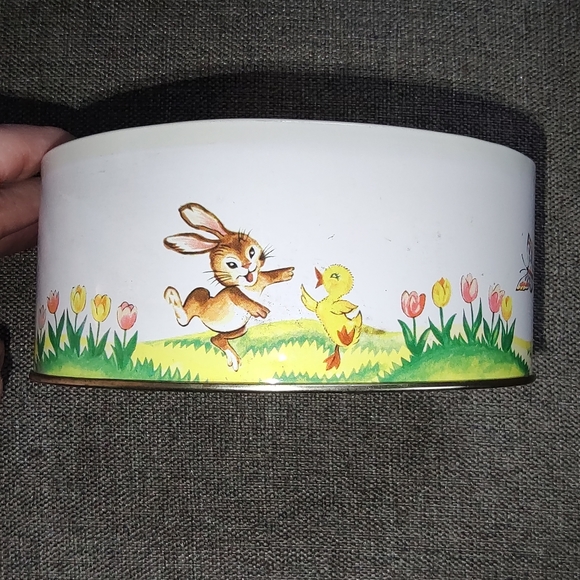 Vintage Daher Decorated Tin Easter Oval Container - Picture 5 of 8